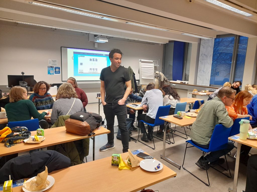 Kalle Sterner Isaksson from Climate Call leading a teacher training during the launch of the Finnish edition Ilmastotietäjä in Joensuu, Finland, May 2025