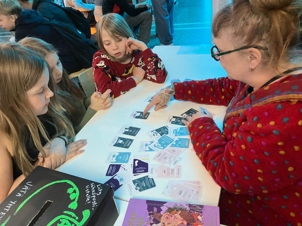 Behavioral psychologist Sinikka Hynninen-Otva leading a Climate Call game session with students during the launch of the Finnish version (Ilmastotietäjä) during the Sci Fest in Joensuu, May 2025