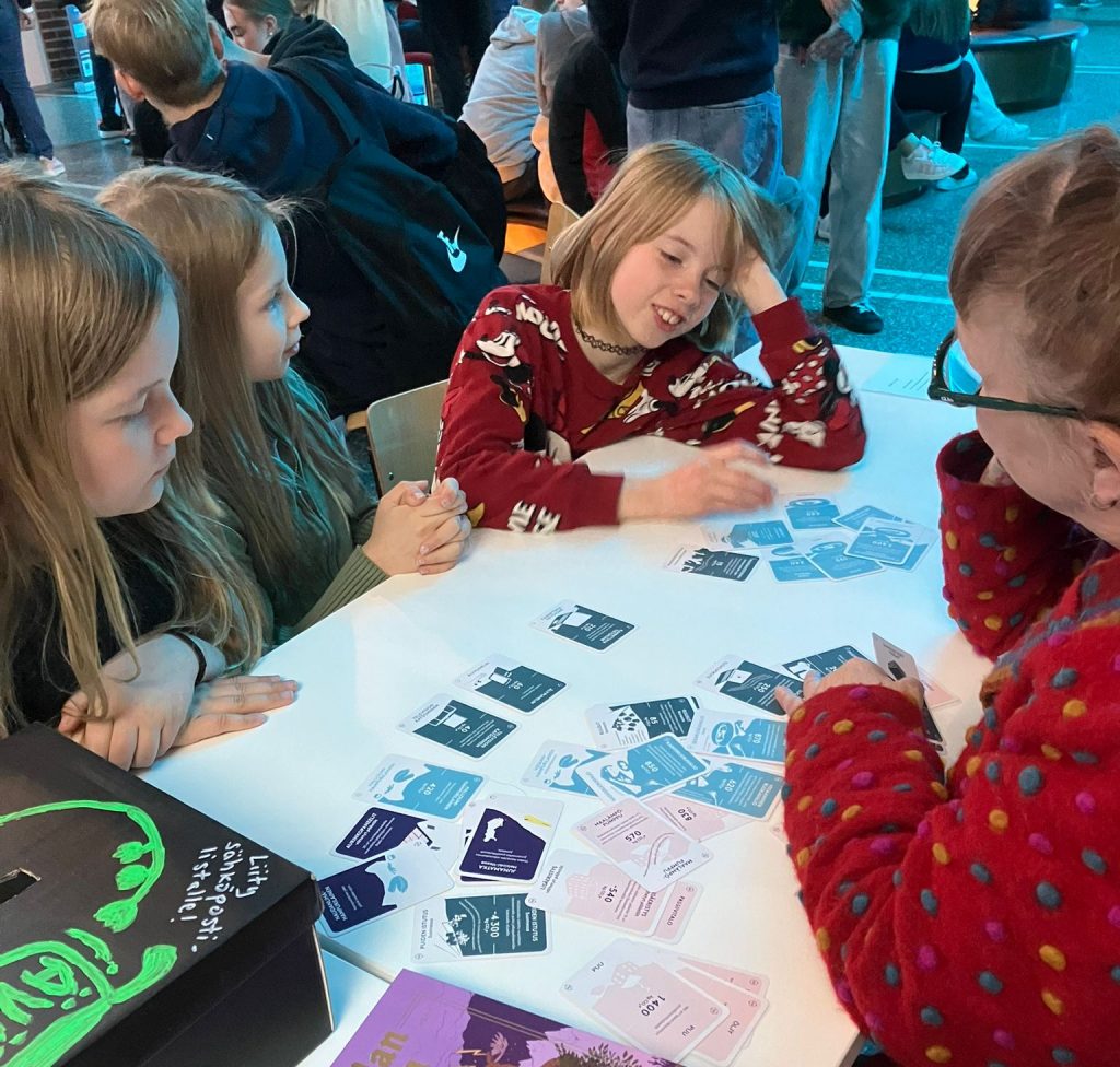 Behavioral psychologist Sinikka Hynninen-Otva leading a Climate Call game session with students during the launch of the Finnish version (Ilmastotietäjä) during the Sci Fest in Joensuu, May 2025